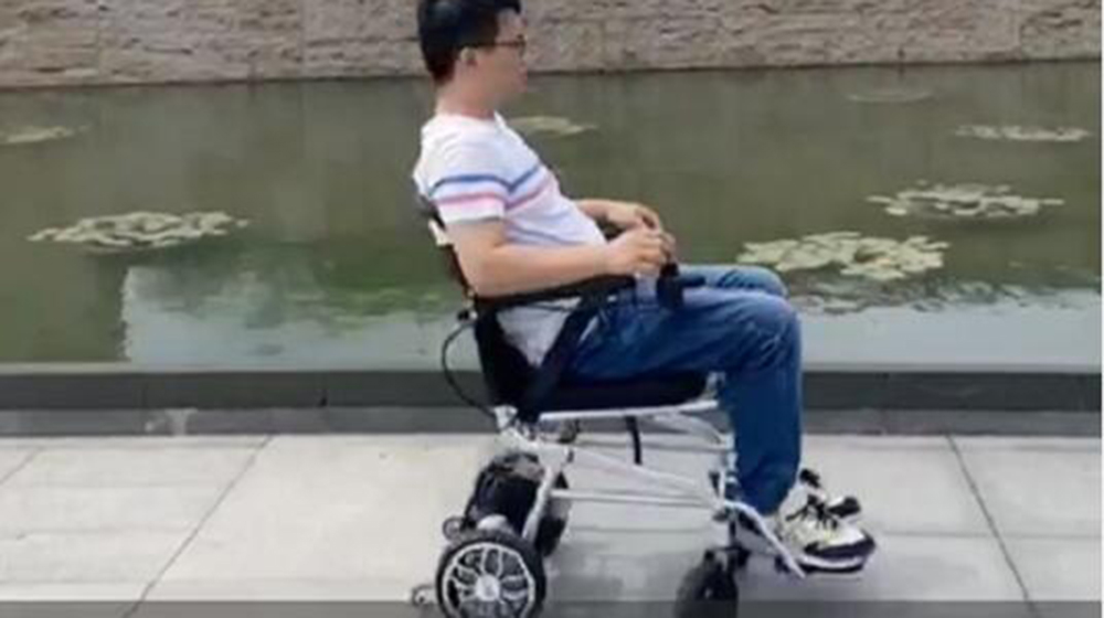 電動輪椅車DYN18A-LW-ZJ演示視頻